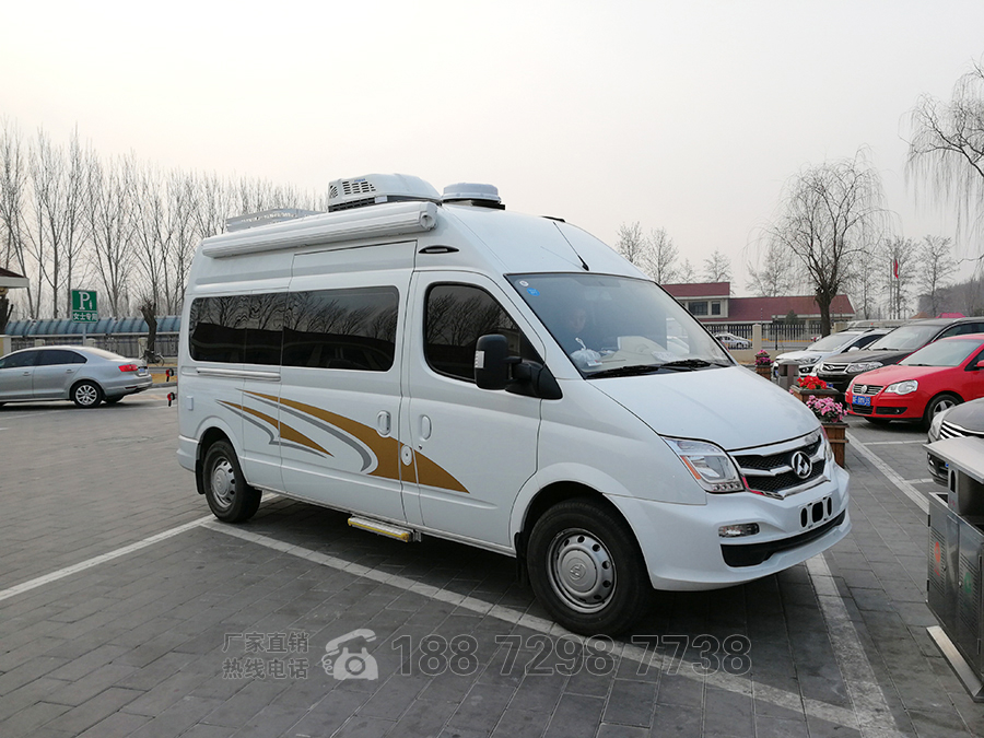 上汽大通V80長軸高頂自動(dòng)擋房車2