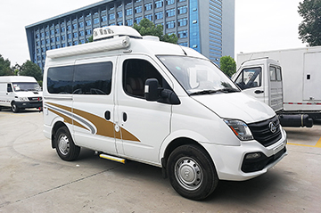 上汽大通V80短軸中頂B型房車(chē)